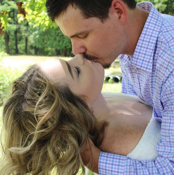 Meet your Posher, Hollie - Picture 1 of 1